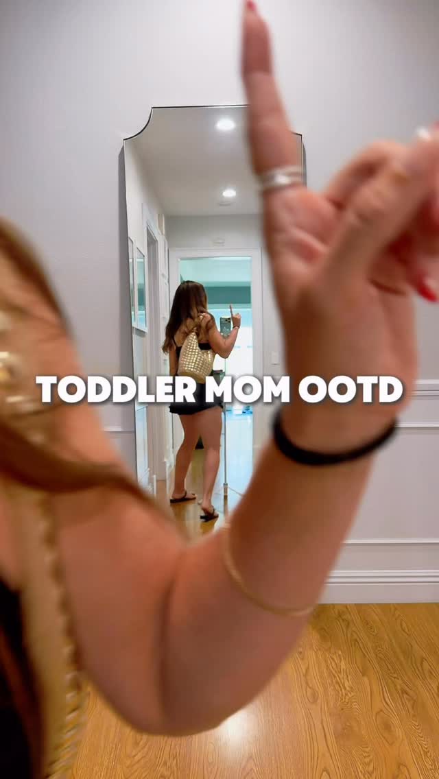 POV: You went to Walmart for snacks… and somehow found the cutest outfit. 🤍✨

If you’re a toddler mom who loves cute outfits without the bo