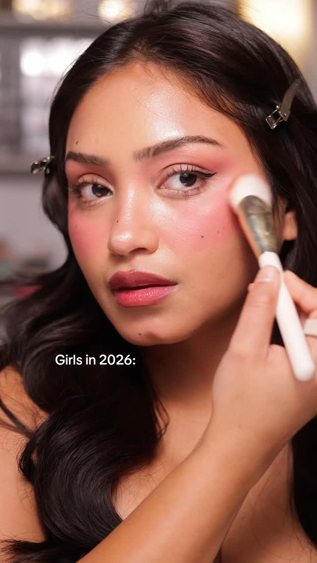 be honest… 2016 or 2026? 😍 #makeup #2016makeup #2026makeup #blushhack #makeuptrend