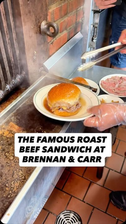 Making the famous roast beef sandwich at @brennan_and_carr in Brooklyn NY 🥩

📍 @brennan_and_carr ( Brooklyn, NY )

#foodies #foodie #roastbeef #nyfood