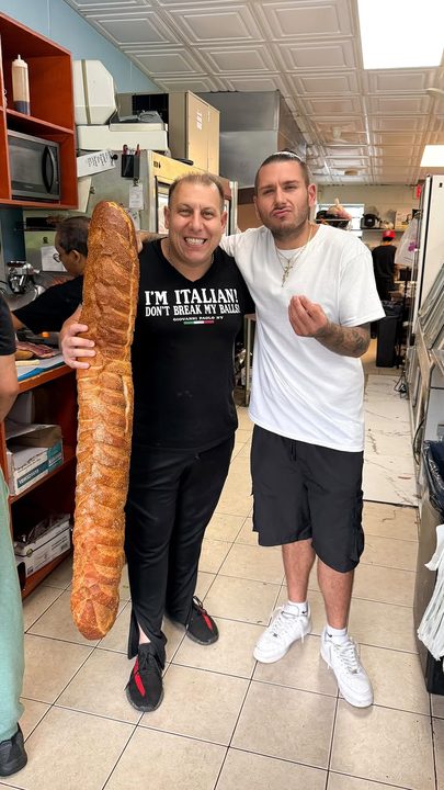 Time to make a 3ft sangweech at @giovannis.italian.deli 

3ft Nicosia Bread, Fresh Chicken Cutlet, Fresh Mozzarella, Roasted Red Peppers And Balsamic Glaze 🤌

#ItalianStyle #italianfood #italiandeli #foodies #foodreview 