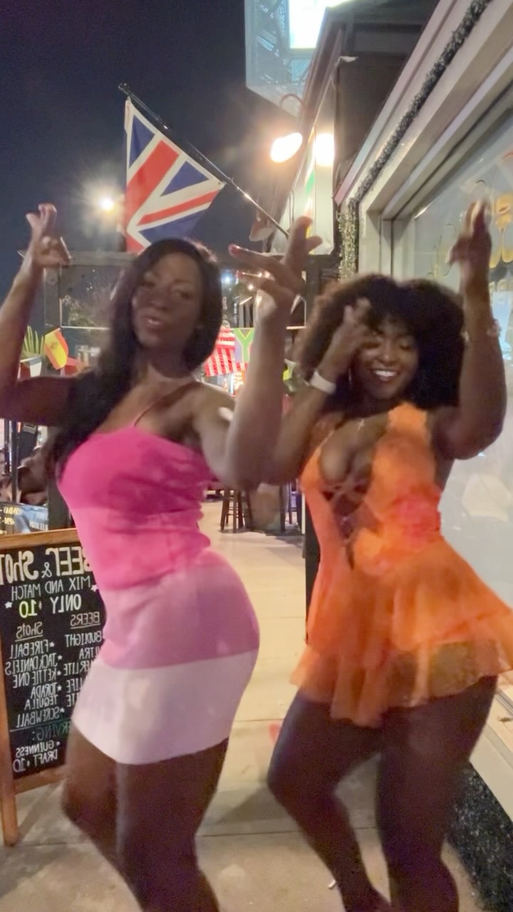 This song is way too ratch to be this catchy, but here we are 😭🔥

Had to step outside our comfort zone and try this trend. Sunset Blvd definitely wasn’t ready for us 💸🤣
.
.
.
#Spen