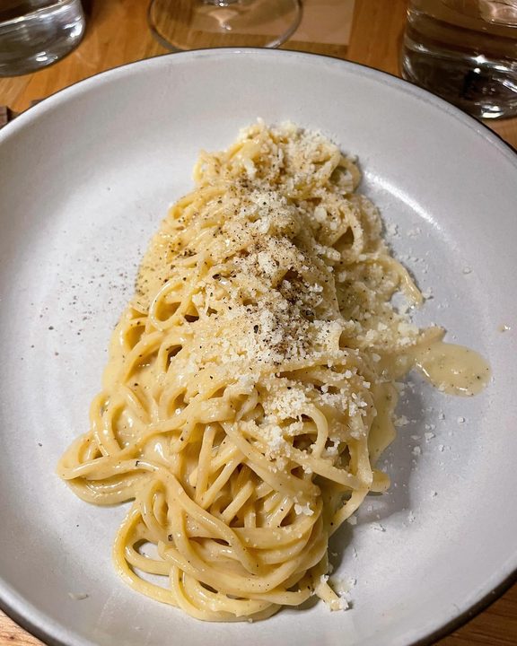 One of our favorite spots from Rome @rosciolinyc has made its way to NYC🍝 Pictured is the cacio e pepe, carbonara, & amatriciana 
.
.
.
#newforkcity #nyceats #nycfood #nycpasta #nycfoodie #nycfoodies #eats #eeeeeats #pas