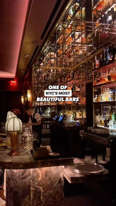 One of NYC’s most beautiful bars located behind a sliding door in the lobby of @fouquets.newyork is Titsou Bar. The design is stunning & it’s the perfect vibe for a drinks date night. Once you finish your drinks head to 