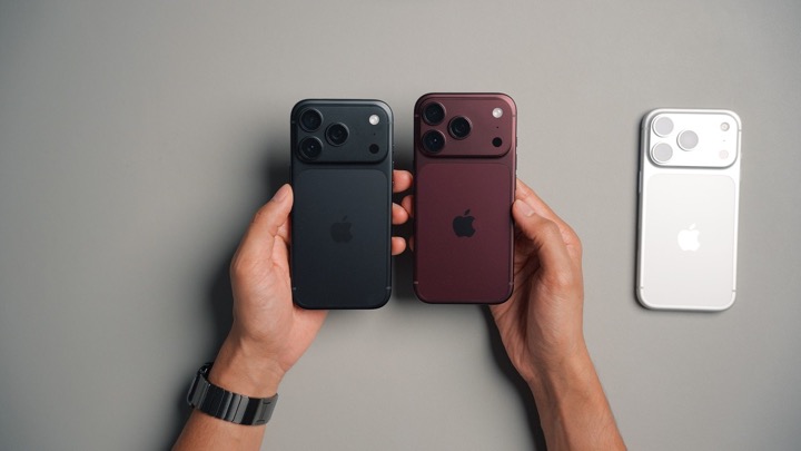iPhone 18 Pro Black and Burgundy - better than I expected. 