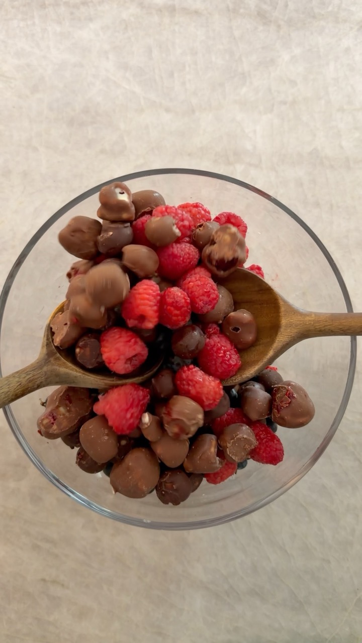 Fruit salad 🍓🍫 @trufruofficial  #trufrupartner #asmr #fruitsalad #easyrecipe #easydessert