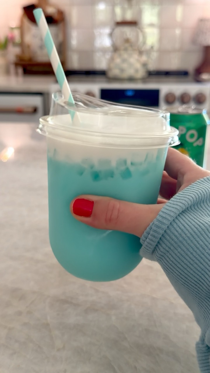 Blue raspberry dirty lemonade 🍋🩵 @OLIPOP  #olipoppartner #drinks #dirtysoda #drinkrecipe #asmr