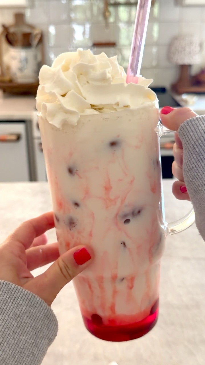 Loaded strawberry milk 🍓🥛 @trufruofficial  #trufrupartner #asmr #recipe #dessert #chocolatemilk