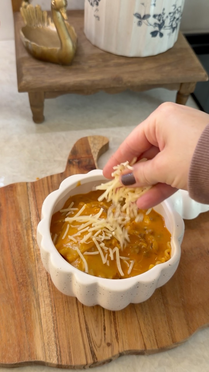 Lasagna soup 🍝 #lasagnasoup #soupseason #asmr #easyrecipe #dinner ￼