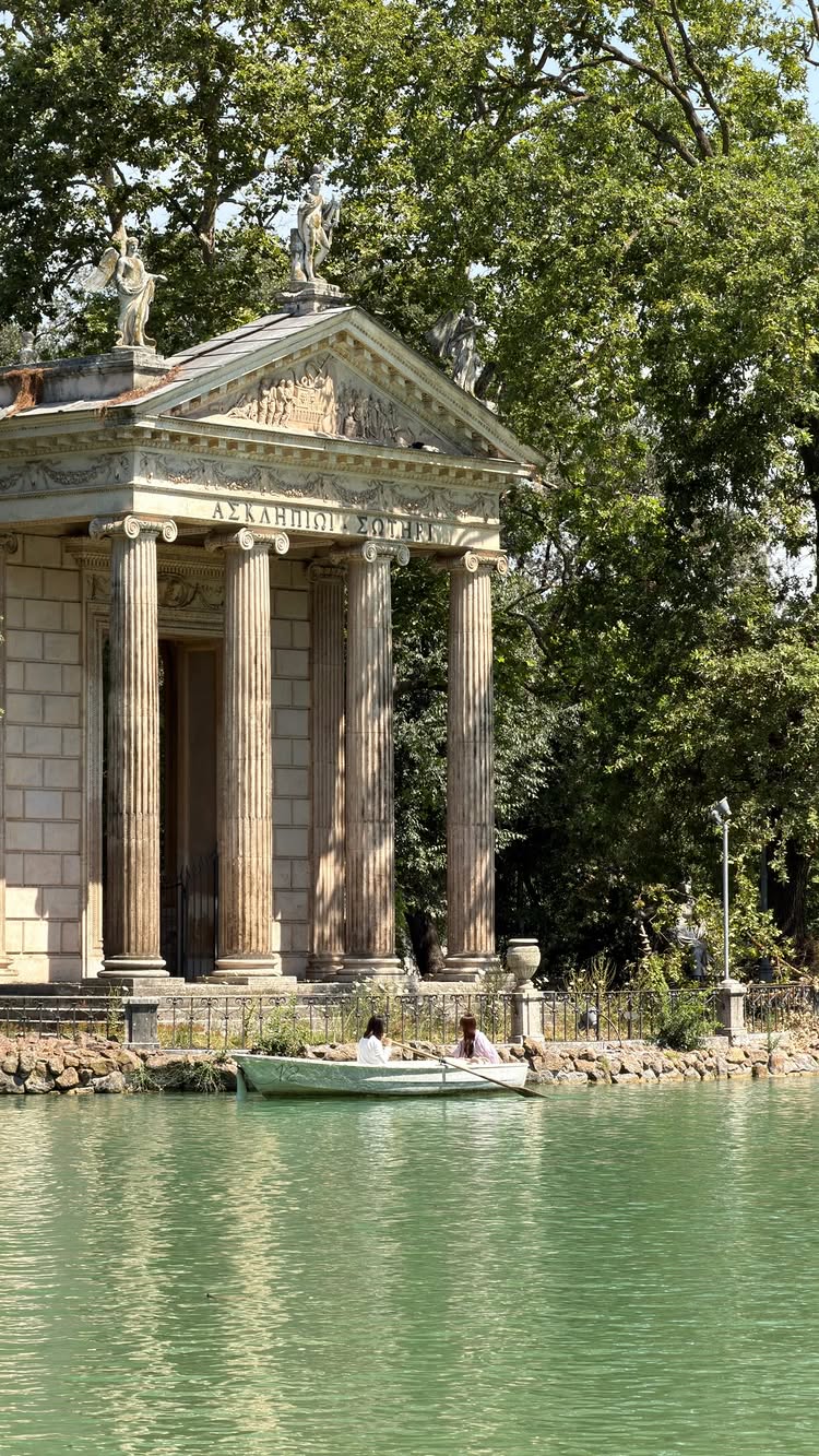 The Rome guidebooks won’t tell you these 🇮🇹 

After 5 trips, these are the 7 spots Romans actually love.

1. Boat ride in Villa Borghese