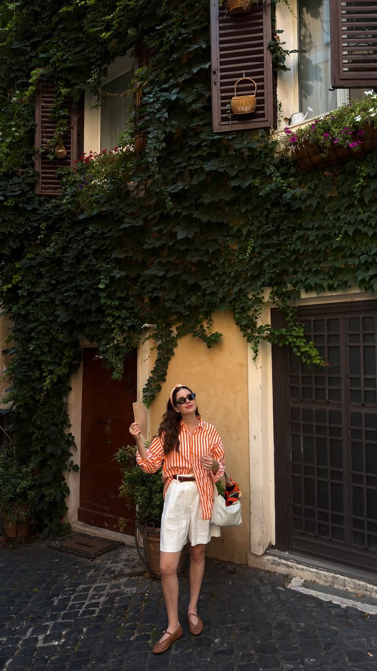 Italy Summer Diaries 🇮🇹 Reporting live from me melting in the Roman heat ✨

Team iced coffee or team spritz?

#italiansummer #eurosummer #