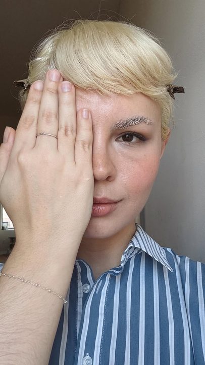 Would that be crazy? (Please tell me if it’s crazy)

Played around with what it could look like using @urbandecaycosmetics tube job mascara in “bleached platinum.” Kindly gifted. 

Bleached brows | bleached blonde | blea