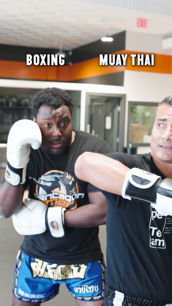 Boxing VS Muay Thai 😂 #muaythai #mma #martialarts #fightsports