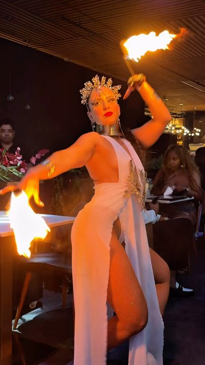 @lighthouserooftop is easily one of my favorite rooftops. The views are amazing, the atmosphere is modern and chic, and the live entertainment keeps the vibes and energy going all night.

The menu features a mix of Mexic