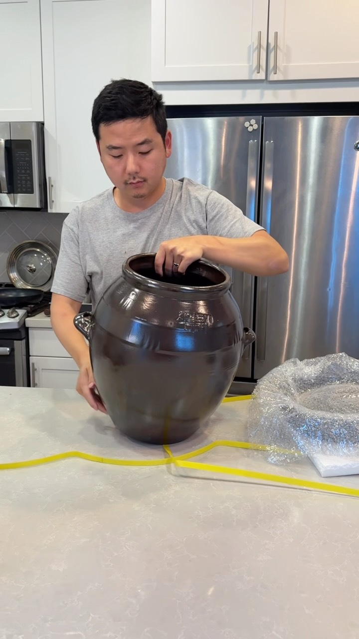 When you don't want to spend money on a smoker.  That time last year when I tried smoking meats in an onggi, which is a popular way to do it