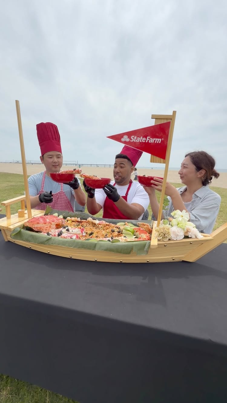 When you make the most epic fried rice with my good neighbor @jakefromstatefarm !  And the flavor was also on point. #StateFarmPartner