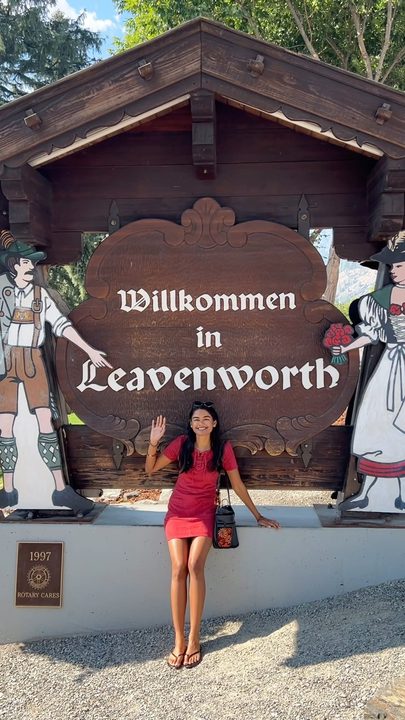 Bavarian-styled village @visitleavenworthwa 🍻🥨
📍Leavenworth, WA

Visiting Leavenworth has been a Washington bucket list item for me for so long and I can happily say that it is so worth the hype! I tried my first (chicke