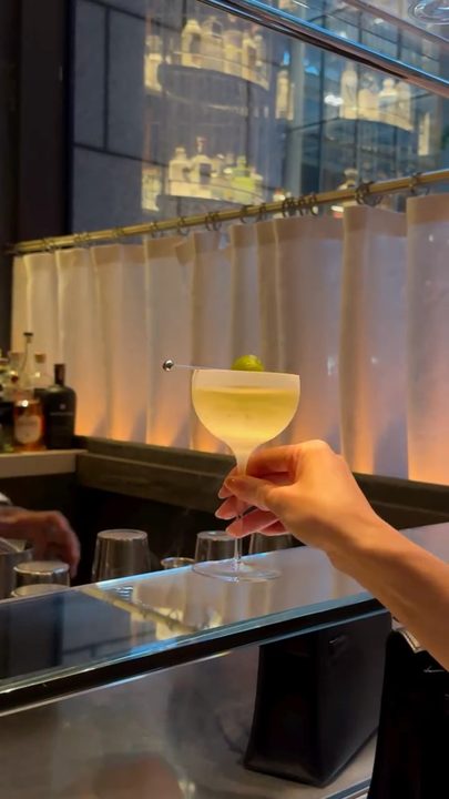 Truly one of my favorite cocktail bars in the city. They allow walk-ins so do yourself a favor and walk in!!! @barchimera at 550 Madison which is done by the Cote team! @professor.baker @simonkimnyc 
.
.
.
.
.
#cocktails