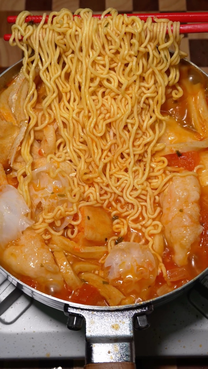 Would you eat this? #asmr #cooking #food #noodles #ramen