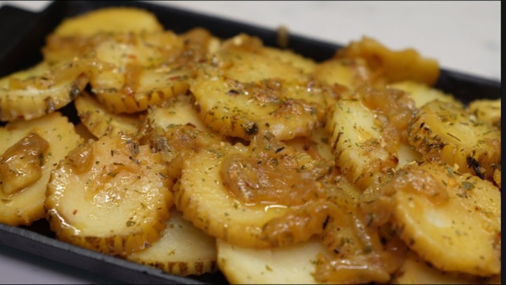 🔥 4 Potatoes + 1 Onion = CRISPY French Onion Garlic Potatoes!