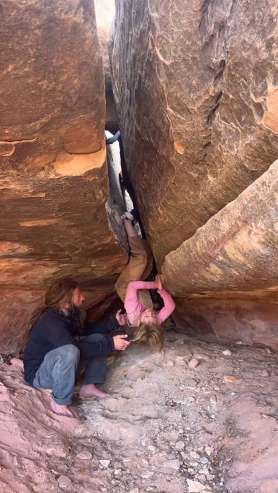 My first invert send! 💕
•
It felt amazing sending this awesome invert boulder in Canyonlands, and now I’m itching to get