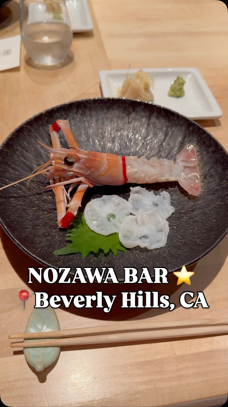 Nozawa Bar is a Michelin-starred omakase from the team behind Sugarfish and it features a 22-course menu priced at $225 per person 🍣 @nozaw