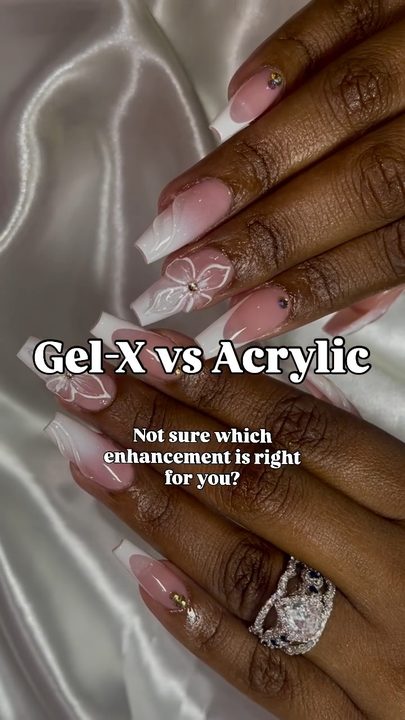 💅 Gel-X vs Acrylic Nails 💅 

• Benefits of Gel-X

- Odor-free (No strong monomer smell)
- Feels thinner and more flexible (Will bend instead of cracking under pressure)
- Less damage on your natural nails during applicat