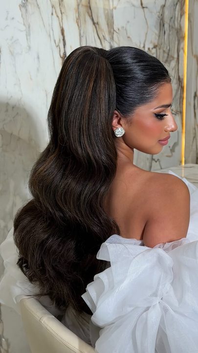 Soft glam meets structure ✨

A sleek crown flowing into effortless Hollywood waves. Timeless, polished, and made to last from aisle to after party 🤍

Toronto Masterclass loading… secure your spot.

Hair @senadakxo 
Exten