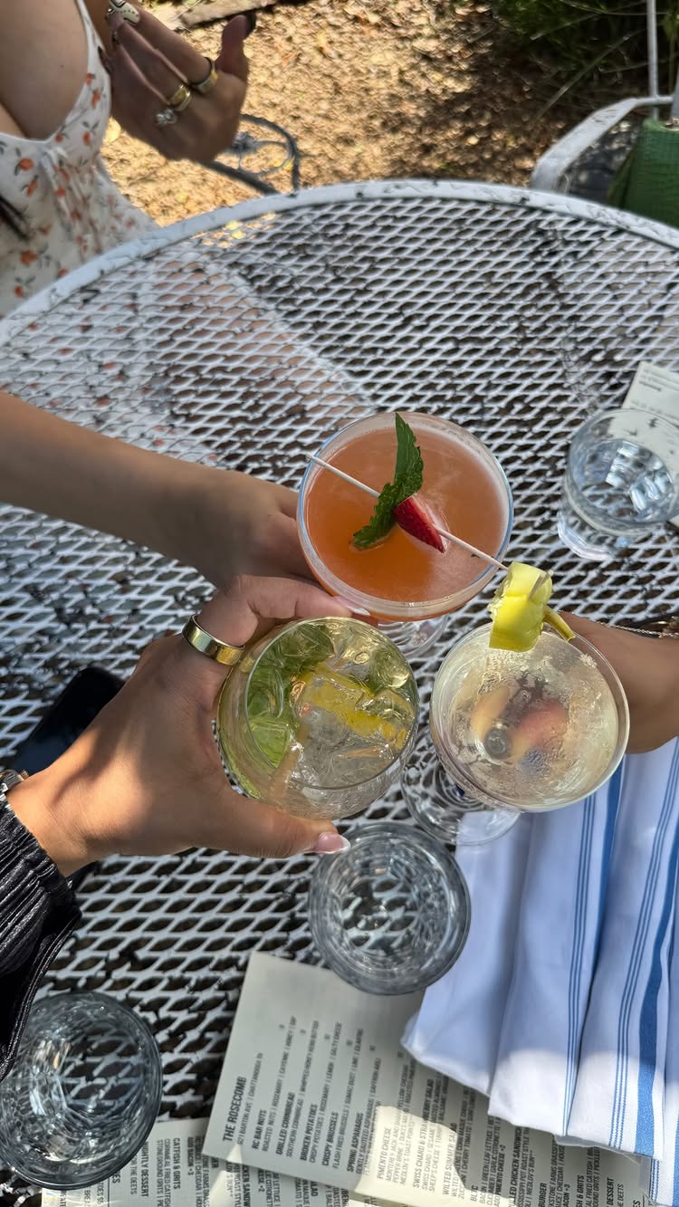 reuniteddddd 🍸 #happyhour