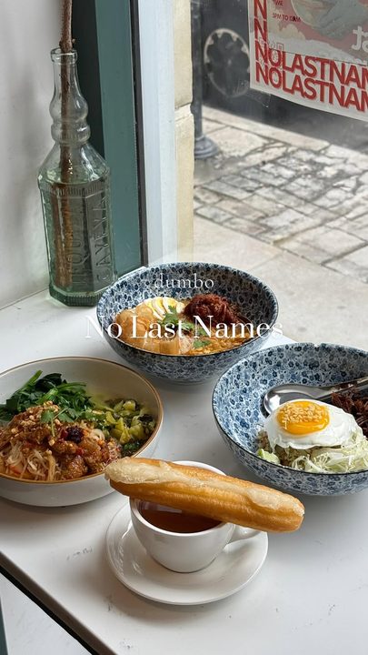 NYC | Send this to your friends 🇲🇲
No Last Names is a Burmese pop-up in DUMBO serving a small breakfast menu centered around comforting, home-style dishes 🏠

To be honest, this was my first time trying Burmese food, so I