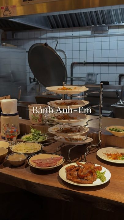 NYC | Bánh Anh-Em — NYC’s newest Vietnamese spot and sister restaurant to @banhnyc — just had their first pop-up, and we HAD to check it out! They’re bringing authentic, regional Vietnamese flavors to the city 🛬🗽, and yo