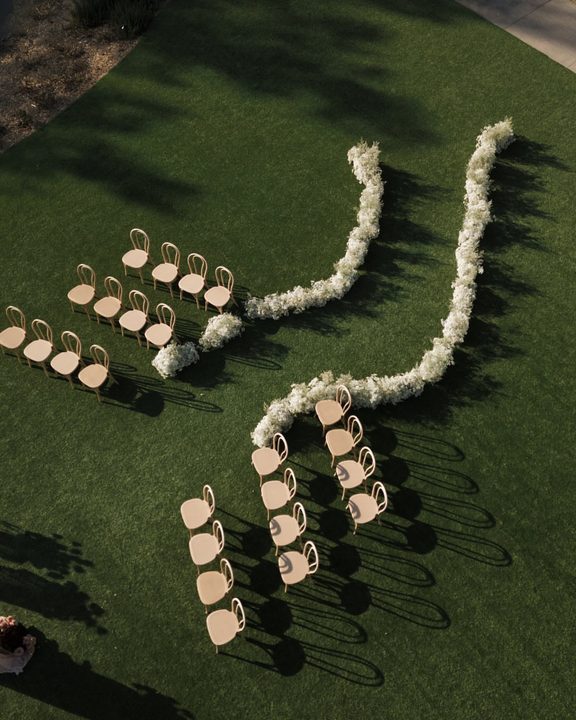 The dreamiest ceremony ✨ From the textured aisle to the color accents, obsessed would be an understatement. 

Venue: @monserateweddings
Planning + Design: @lauren_everlyandco @everly_andco 
Photographer + Content: @alyss
