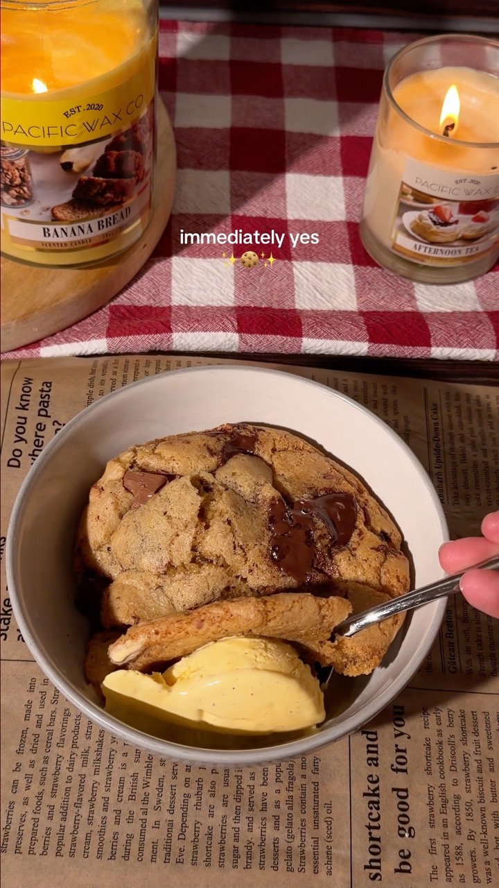 It fits the bowl perfectly 🤤 #cookies #icecream #vanillaicecreamrecipe #shorts #cookie #dessert