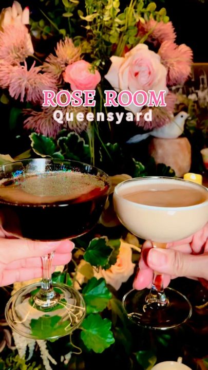 Step into the @roseroomlounge the ultimate destination for your favorite cocktail indulgence. Nestled inside @queensyardnyc at @hudsonyards , this chic and intimate bar is redefining date night vibes. 🌹✨

From its elegan