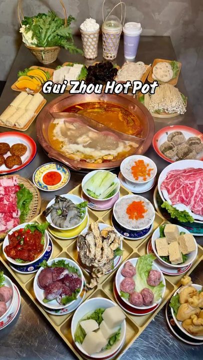 Hot pot lovers, this one’s crazy good 😮‍💨🔥
For $17.99 per person, you get unlimited refills of all the good stuff — fatty beef rolls, fatty lamb, pork collar, basa fish… keep it coming!
(Hot pot base not included.)
The d