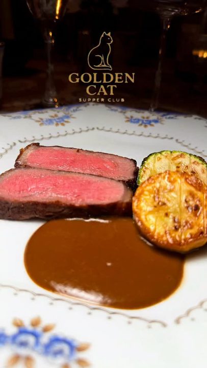 A hidden NYC supper club you’ll want to know about. 👀✨
@goldencatnyc is an intimate dining experience led by Chef Nicholas Tran, a Michelin Guide–featured chef bringing his creative, Asian-inspired approach to the table.