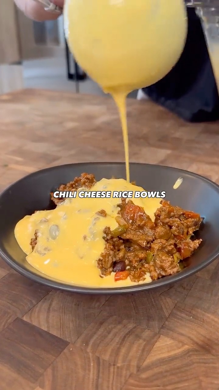 Macro-Friendly, High Protein Chili Cheese Rice Bowls #shorts