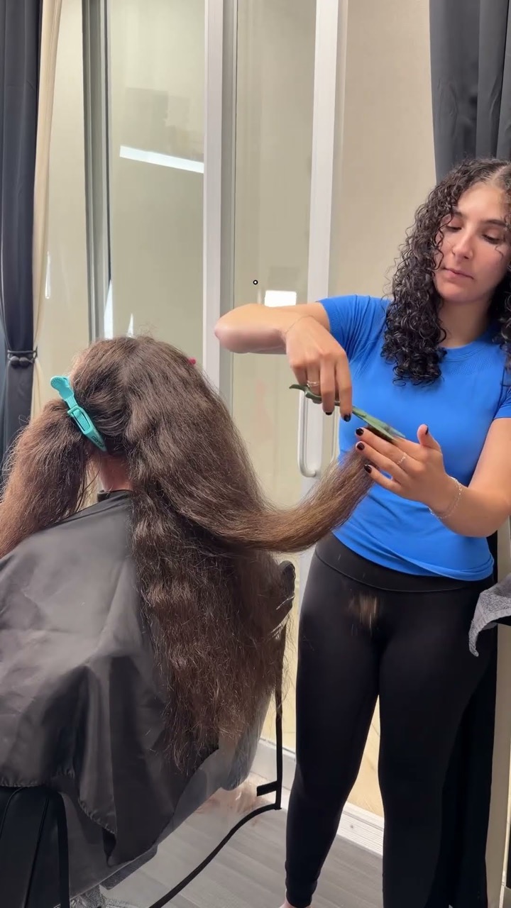 #curlyhair #curlyqueen #hairtok #curlconfidence #hair #hairtransformation #hairstylist #howtocutcurl