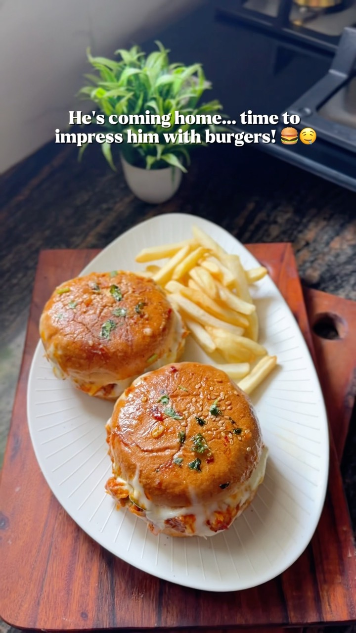 Veg tawa burger 😋#viralvideo #shortvideo #recipe #easy #yummy #youtubeshorts #burger #viral #cook