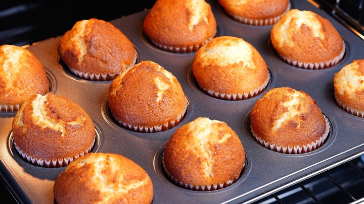 Mix Everything and Bake! These Muffins Are Addictive!