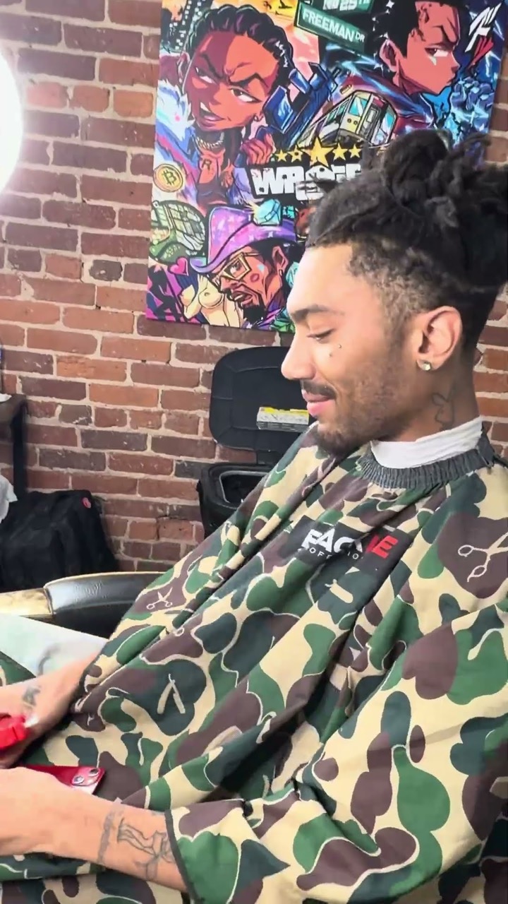 why he look at me like i did it😂  #atl #barber #troll #ganger #rrocket
