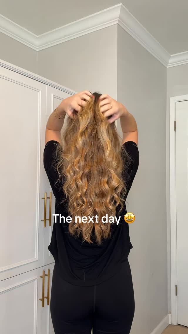 Crazy how my hair looks like a different color every frame #hair #hairtransition #heatlesswaves #heatlesscurlsovernight