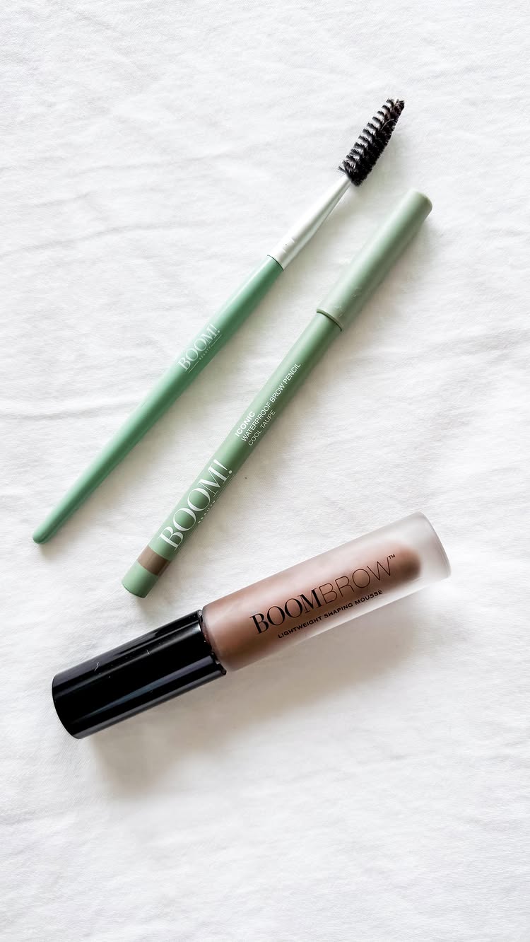 gifted by BOOM Beauty  I recieved this amazing Brow Goals Kit. This set is just what I needed for my messy eyebrows.
Start with the Brow Pen