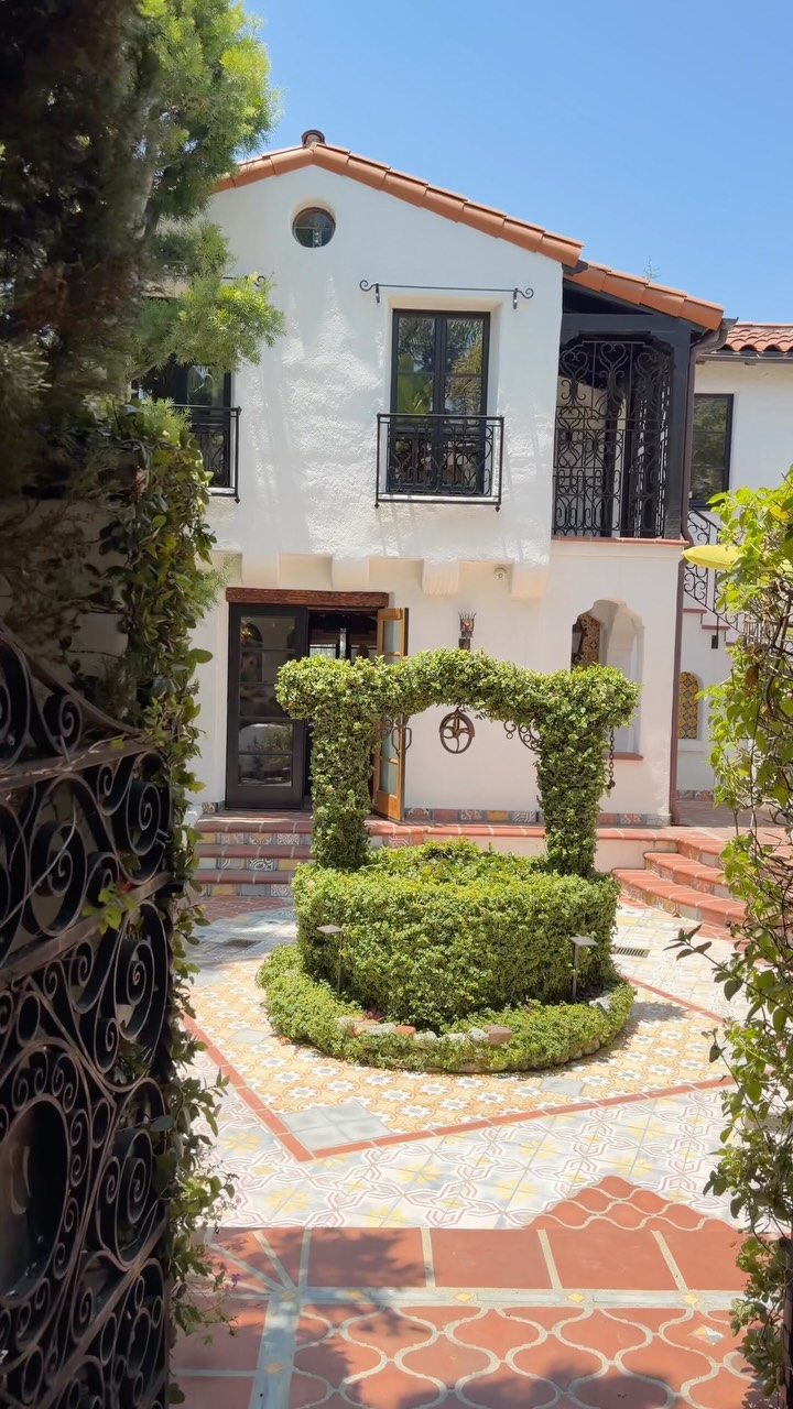 ✨ 𝐀𝐫𝐜𝐡𝐢𝐭𝐞𝐜𝐭𝐮𝐫𝐚𝐥 𝐒𝐩𝐨𝐭𝐥𝐢𝐠𝐡𝐭 - A 1928 Spanish home unlike anything I’ve seen. Every room is layered with handcrafted deta