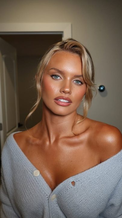 Such an honor to work with @shay.sullivann for @onesize new bronze veil launch 🤎🏝️🎀🌞👩🏼
Giving expensive hunnyyyy
Hair @ganimillama 🔥 

@onesize on till dawn bronze veil in the shade “caramel glow” on face + body

_______