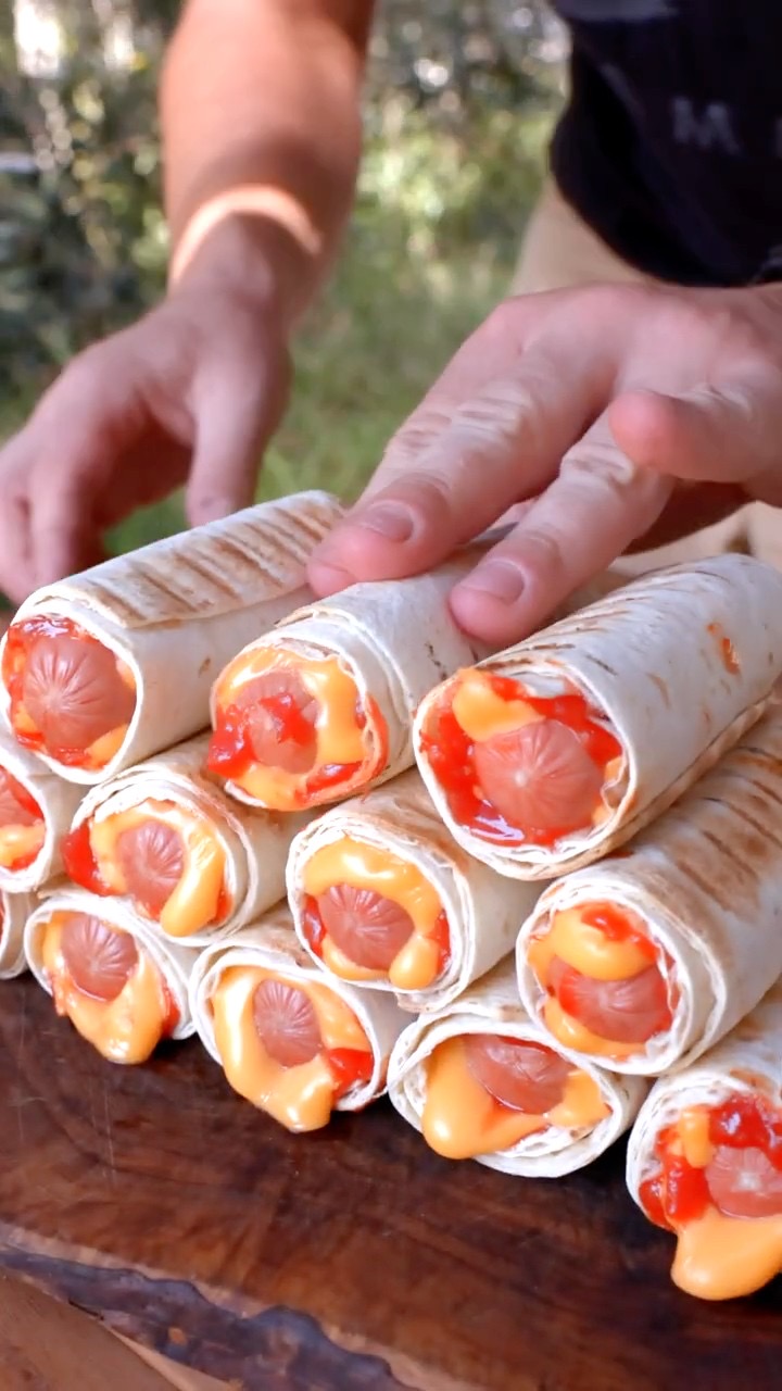 Is This The Best Way To Eat A Hot Dog? #food #cooking