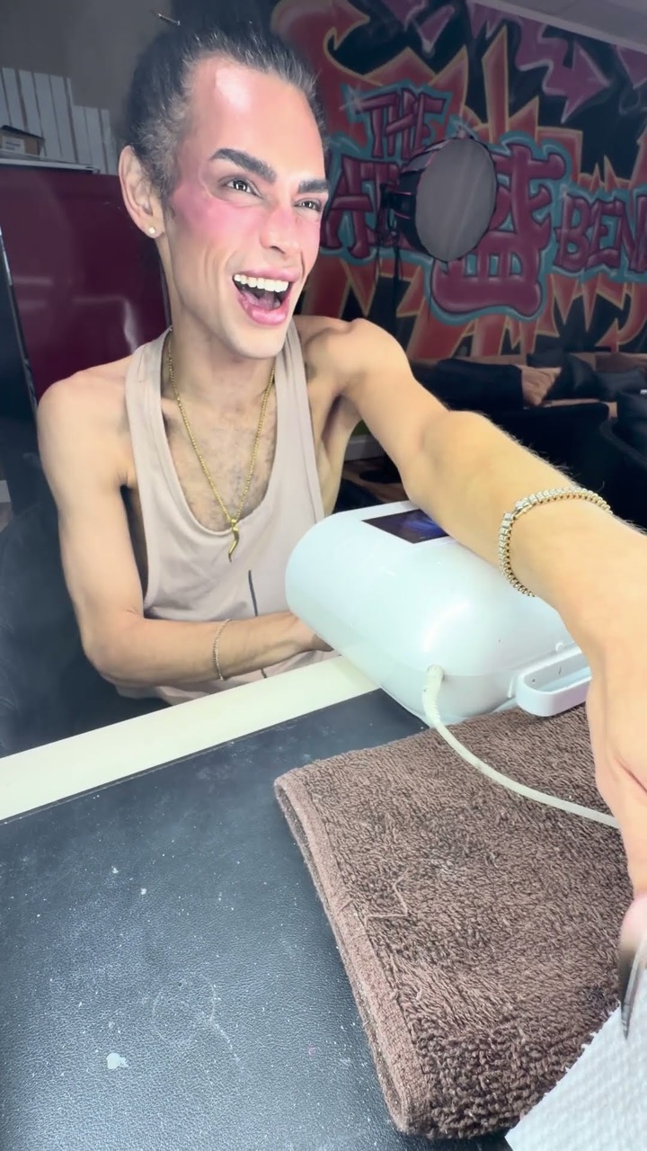 Jeffree Starr inspiring us with bling nails
