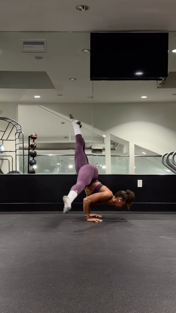 Not perfect, but playing with some new combos! 

#Gymnastics #Calisthenics #Yoga #Balance #Challenge