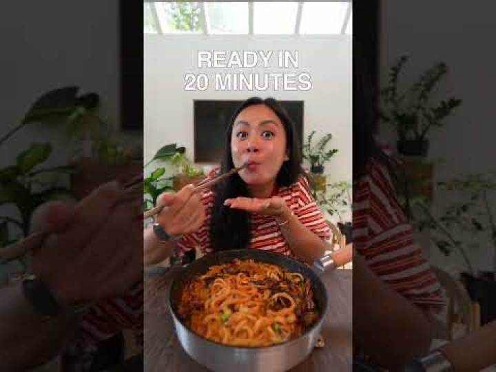 ONE POT SPICY CREAMY UDON W/ CRISPY MUSHROOMS (20 MINUTES ONLY!)