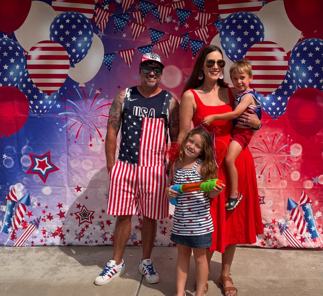 Happy 4th of July from the Diamond Gang! 🇺🇸🎆

A heartfelt thank you to all those who protect and serve this beautiful country. And a spec