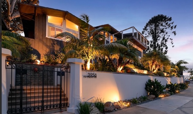 A LIVING MASTERPIECE ABOVE SAN DIEGO

Designed by Sim Bruce Richards — Master Architect and Frank Lloyd Wright protégé, this is not simply a